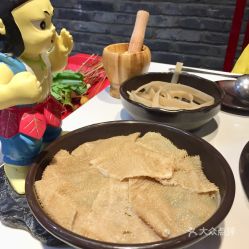 重庆美食探店 第9厂串串香火锅观音桥总店，精品水牛毛肚究竟如何？