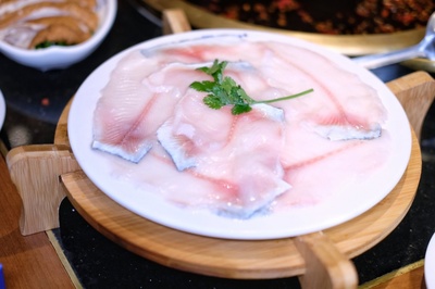 一年四店，从不打折却日日爆满 揭秘这家焖锅火锅店的生意经