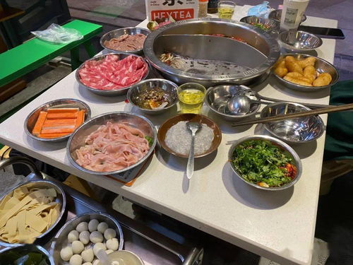 火锅店惊现活壁虎，市民曝光现场图引发热议，商家回应称系饮品意外